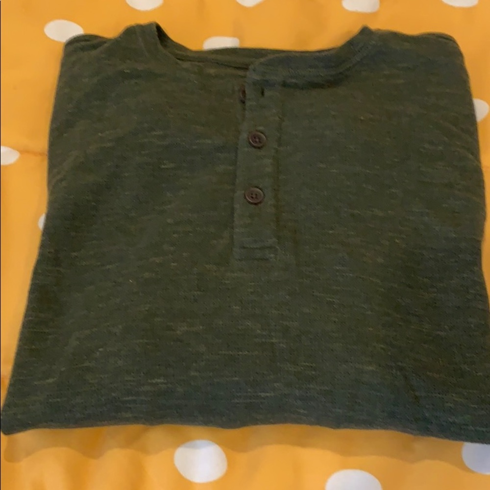 GH Bass men’s olive henley vintage crewneck medium.
